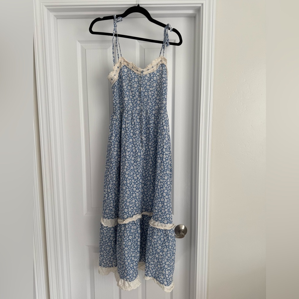 Christy Dawn Emma in Blue Calendula

Smocked back

EUC